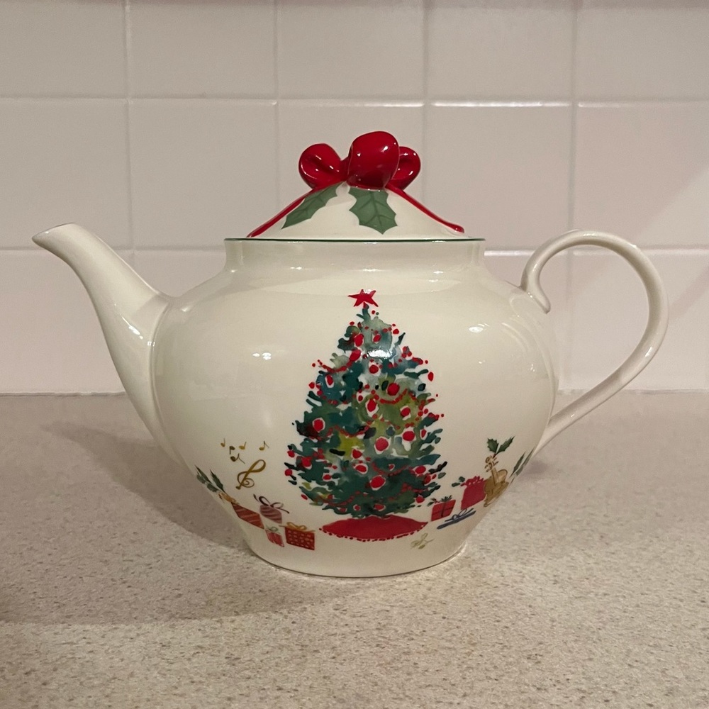 Lenox Holiday Inspirations and Illustrations Teapot (64 oz.)